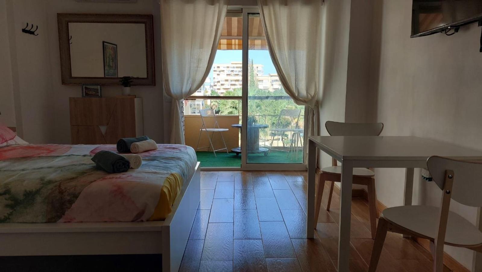 Beautiful Flat Apartment เบนัลมาเดนา ภายนอก รูปภาพ